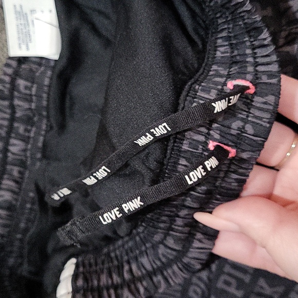 PINK Victoria's Secret Shorts - Picture 5 of 15